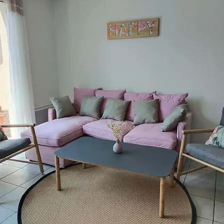 Jolie Maison Paisible, Avec Jardinet Et Parking Apartamento