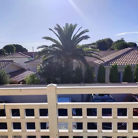 Jolie Maison Paisible, Avec Jardinet Et Parking Apartamento *