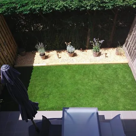 Jolie Maison Paisible, Avec Jardinet Et Parking Apartamento *