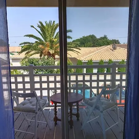 Jolie Maison Paisible, Avec Jardinet Et Parking *