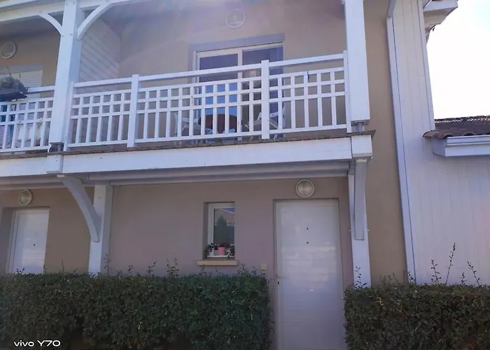 Jolie Maison Paisible, Avec Jardinet Et Parking Apartment *