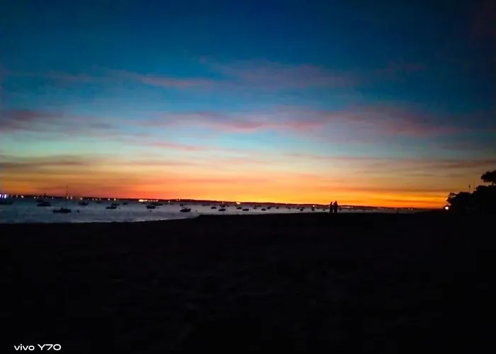 Jolie Maison Paisible, Avec Jardinet Et Parking