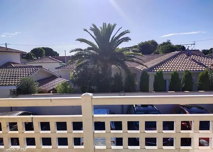 Jolie Maison Paisible, Avec Jardinet Et Parking Apartment *